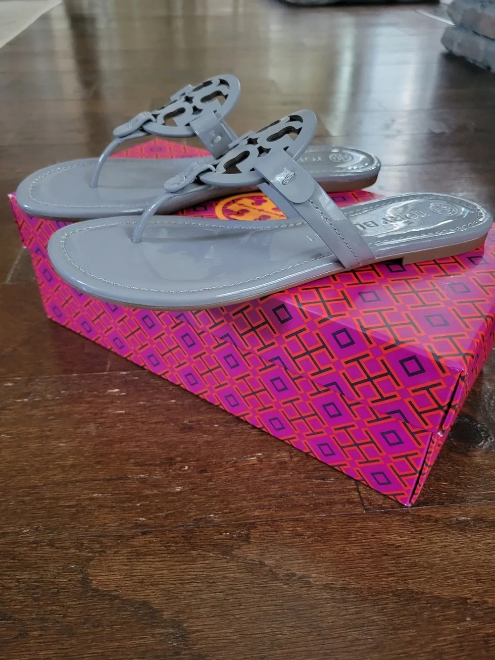 Tory Burch Miller Patent Leather Sandal-Grey-7.5-Brand new - Picture 7 of 11